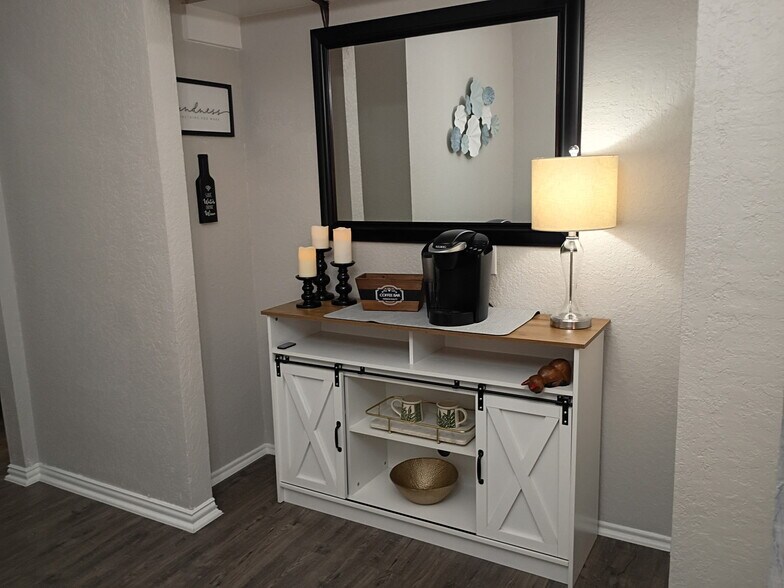 Building Photo - 2850 Village Pky