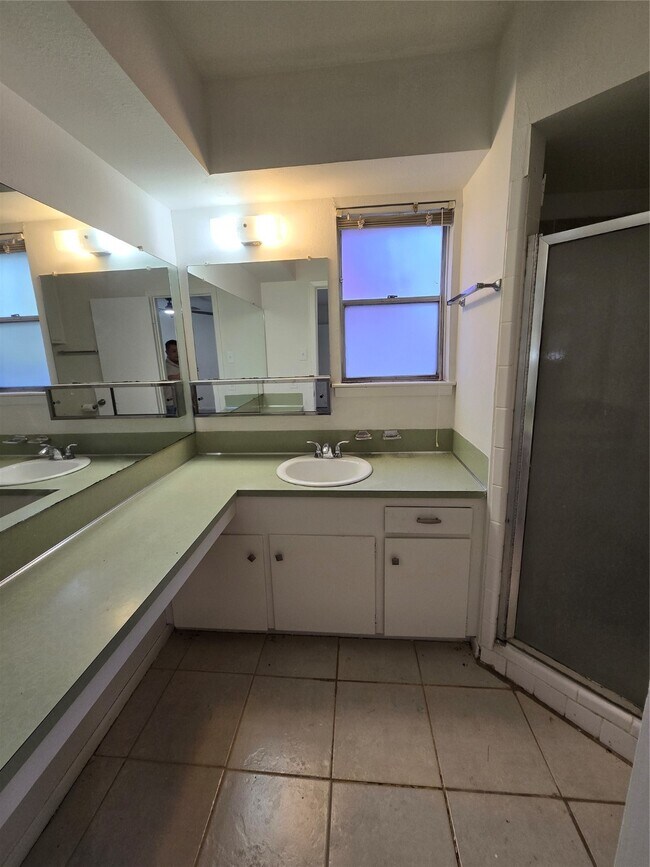 Building Photo - 11931 Tanager St