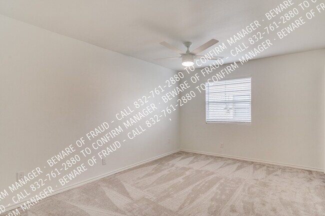 Building Photo - 518 Malden Dr