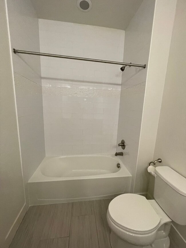 Building Photo - 2234 Central Pk Wy