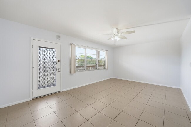 Building Photo - 2401 Antigua Cir