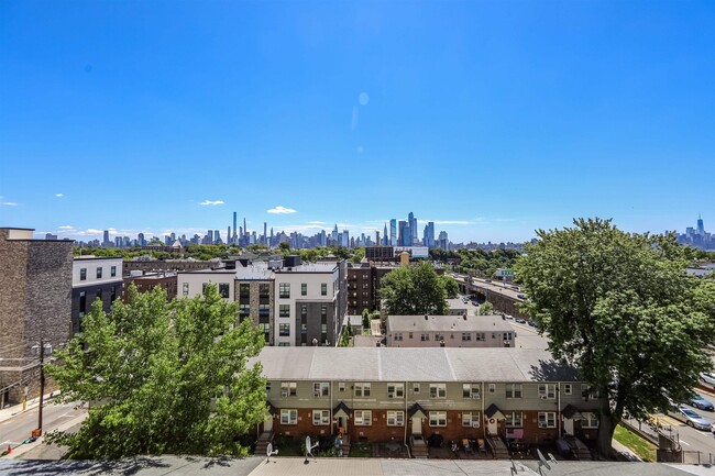 Building Photo - 3312 Hudson Ave
