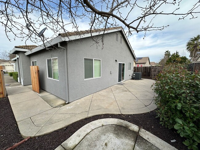 Building Photo - 3295 Rivermont St
