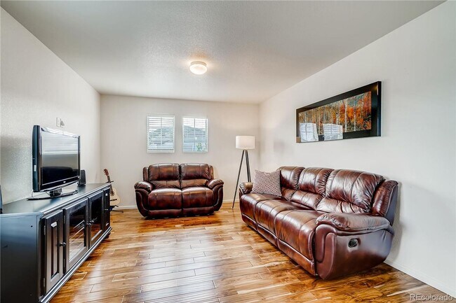 Building Photo - Beautiful 3 Bed, 3 Bath with a Loft Single Family Home in Meadows Neighborhood.