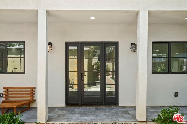 Building Photo - 720 W Altadena Dr