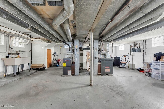 Building Photo - 19500 Lakeshore Blvd