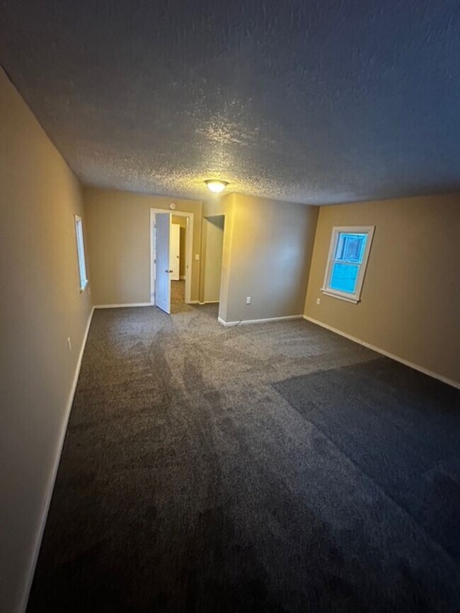 Building Photo - 80 Rand St