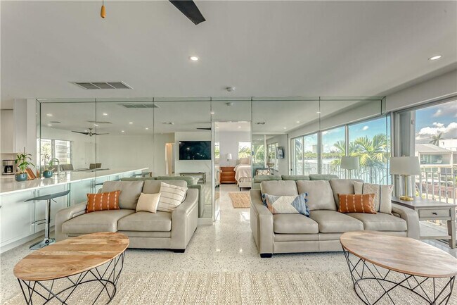 Building Photo - 2717 Yacht Club Blvd
