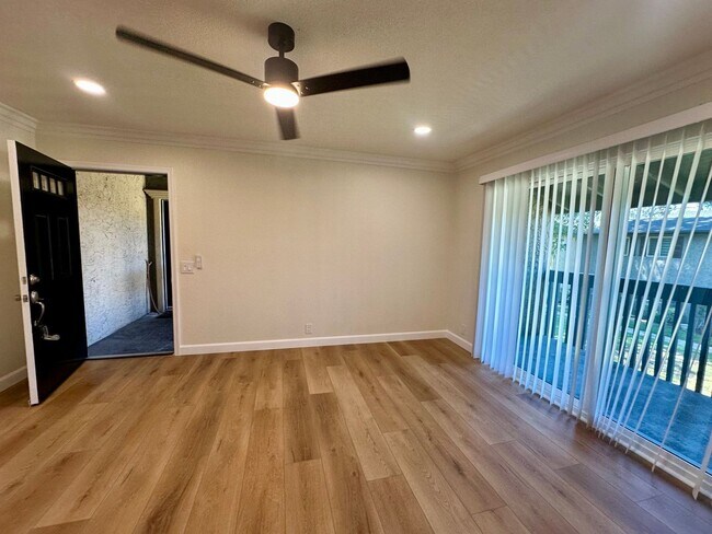 Building Photo - 321 Rancho Dr