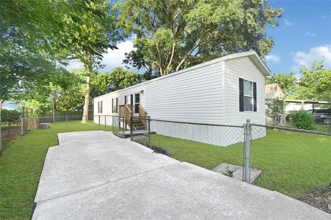 Primary Photo - 113 Schilling Ave