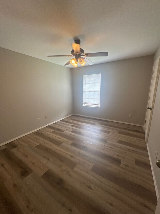 Building Photo - 1008/1010 TRENTON DR