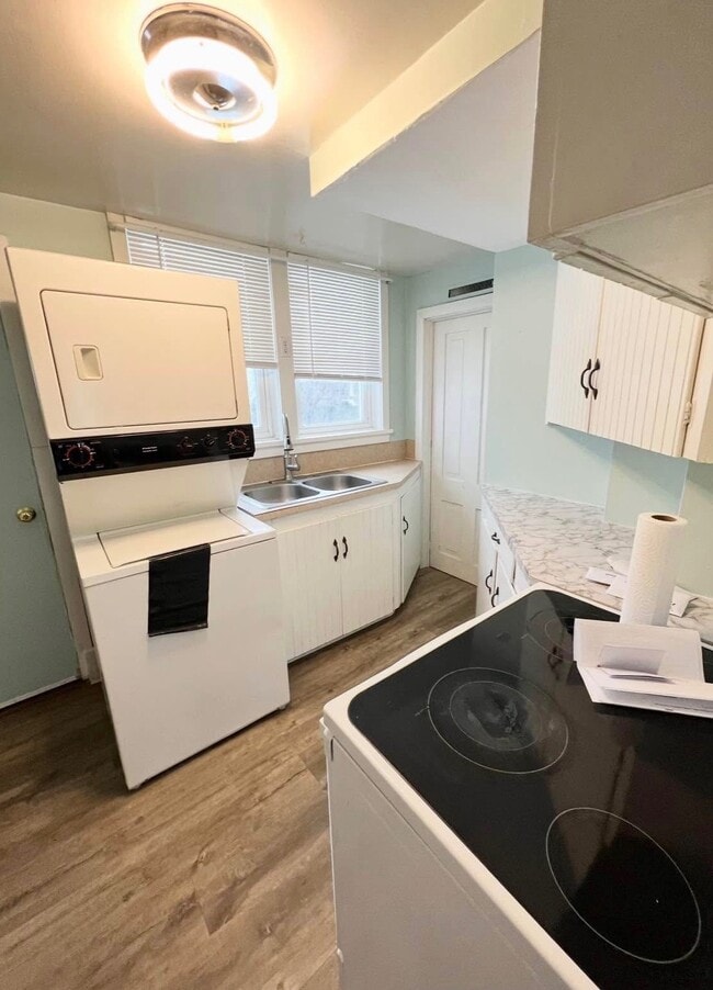 Building Photo - Church Alley