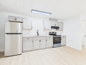 Building Photo - 902 Gilmore St