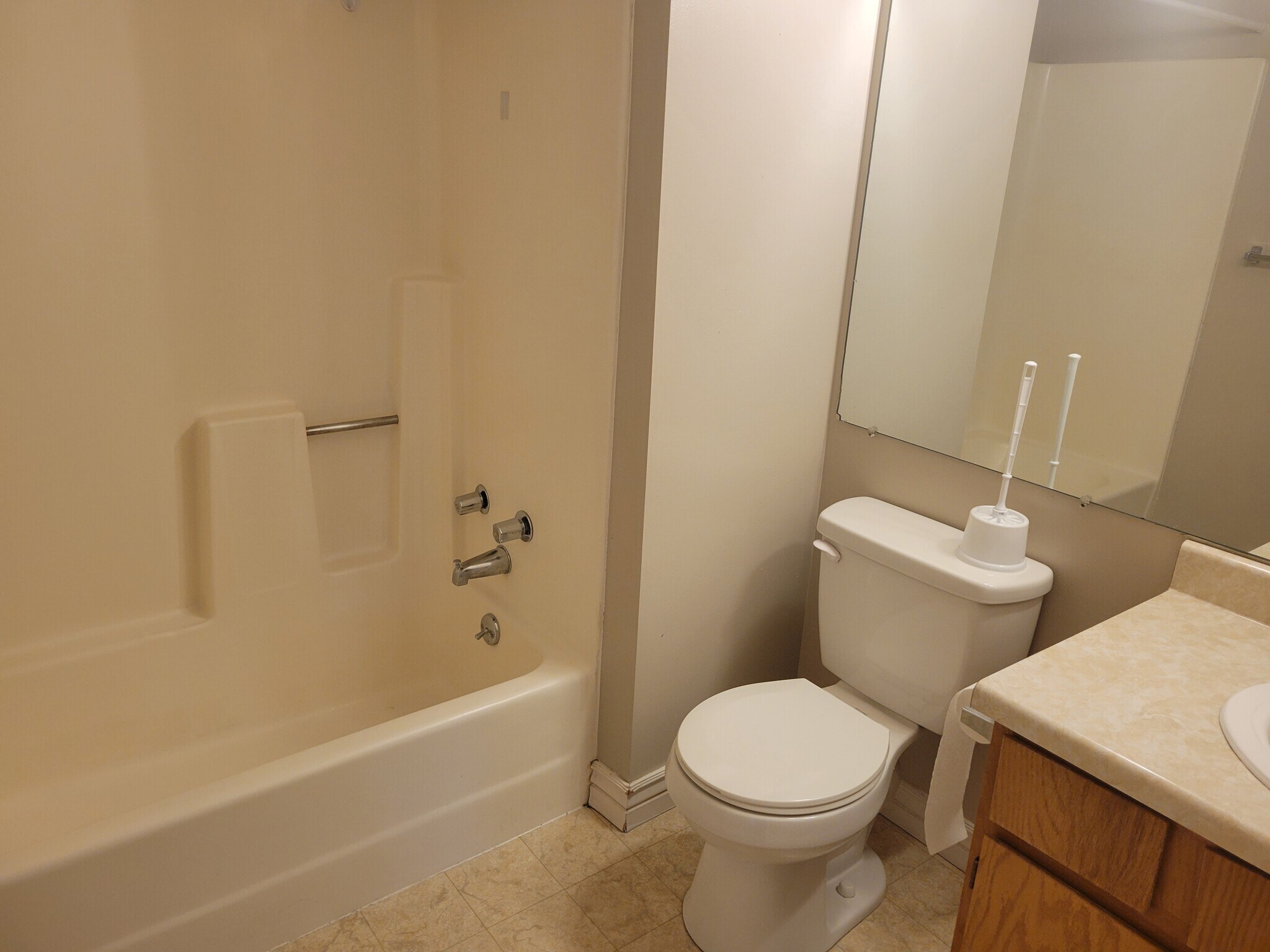 Building Photo - 743 Sioux Dr