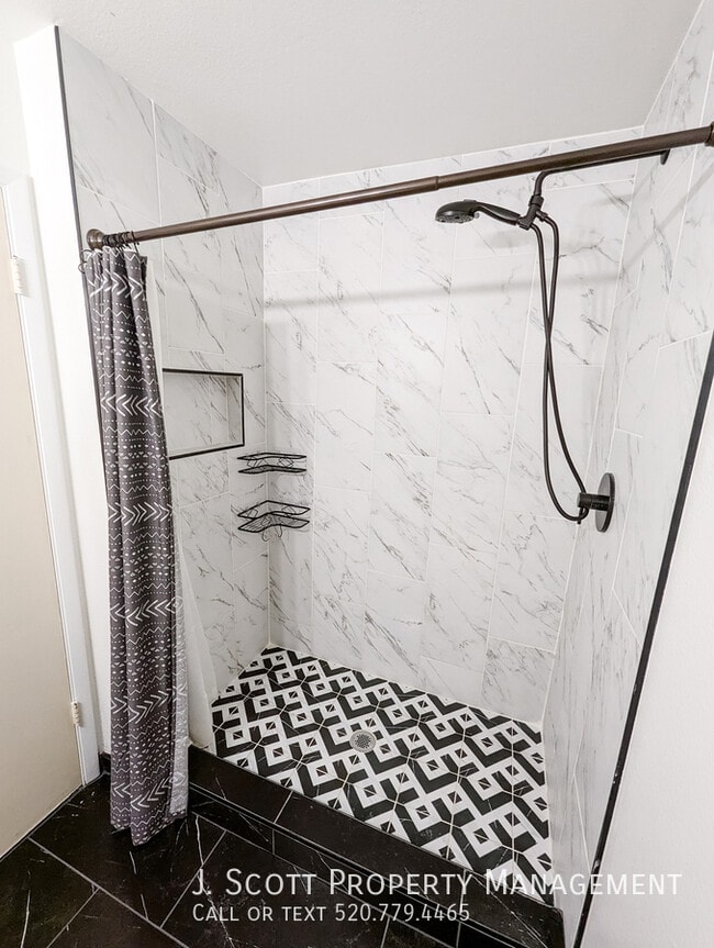 Building Photo - 1618 E Dunbar Dr