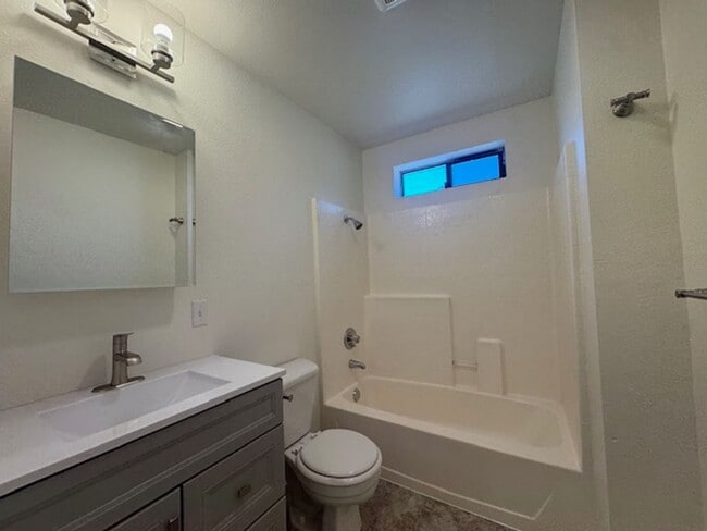 Building Photo - Beautiful 4 bedroom CUTTEN home