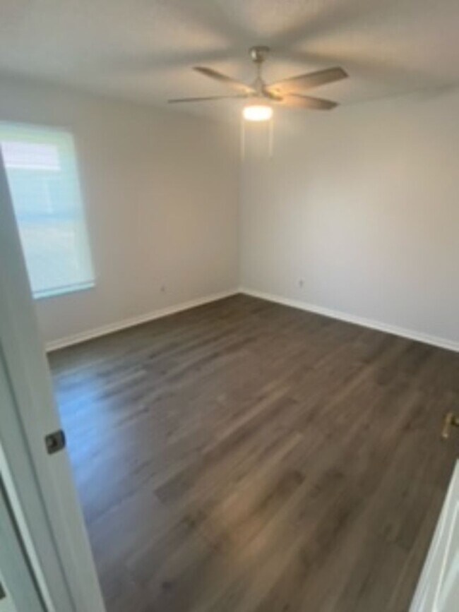 Building Photo - 3662 Heron Dr