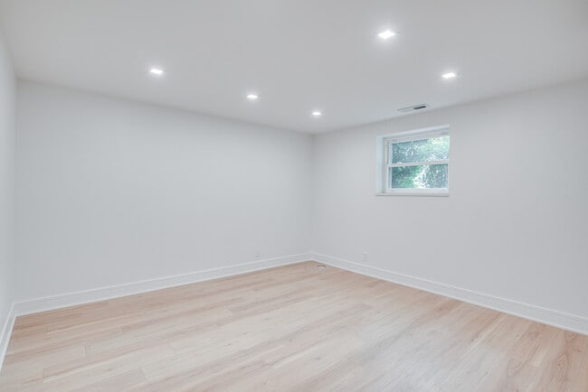 Building Photo - 1108 Emerald Dr