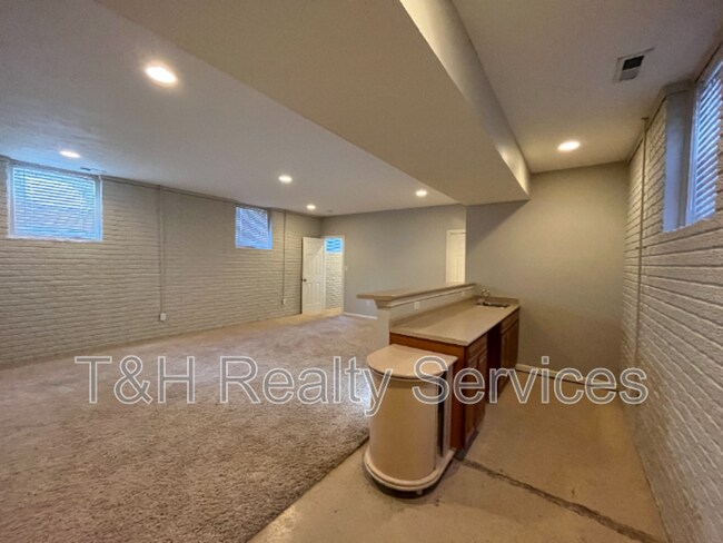 Building Photo - 2029 Ruckle St