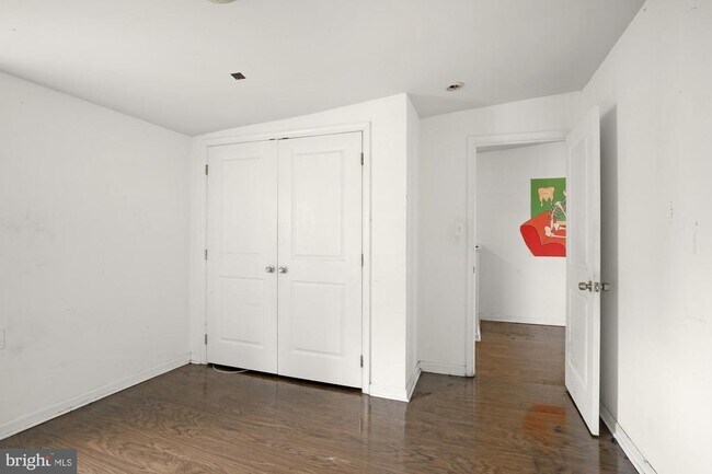Building Photo - 1631 W Girard Ave