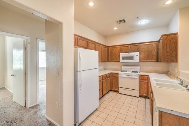 Building Photo - 5950 Barbosa Dr