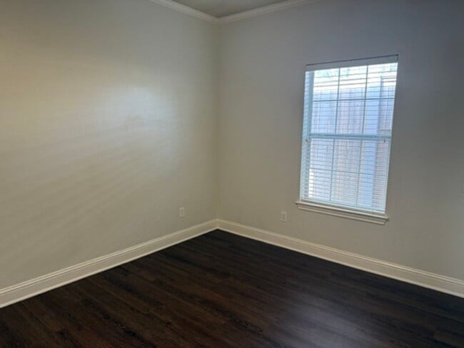 Building Photo - Rare Baylor Bubble Rental | Walk to Campus | 4 Bed / 3 Bath