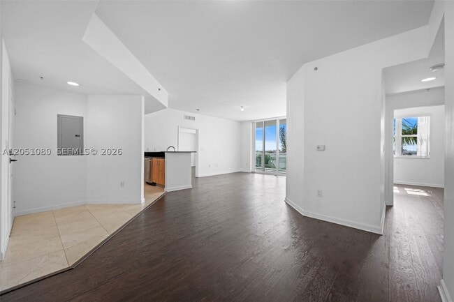 Building Photo - 7910 Harbor Island Dr