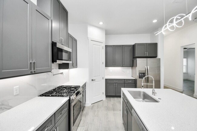 Building Photo - 517 Lovers Ln