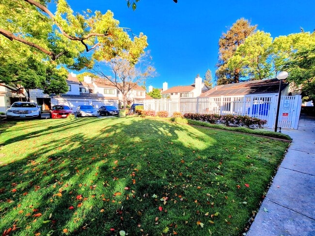 Building Photo - Beautiful 2bd Townhouse With Attached Garage, Private Patio, Pool/Hot Tub, & Clubhouse!