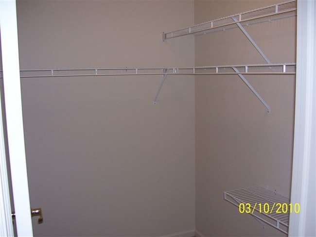 Building Photo - 15292 Hawks Ridge Dr