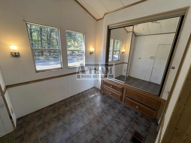 Building Photo - Cozy 1 Bedroom 1 Bath Home with Big Yard!