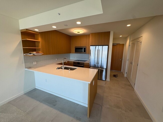 Building Photo - 2-Bedroom Unit with City Views and 2 parking stalls at Sky Ala Moana West available now!