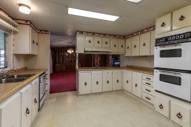 Building Photo - 58711 Louie Ct