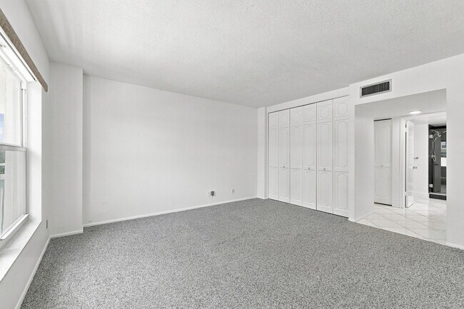 Building Photo - 3550 Galt Ocean Dr
