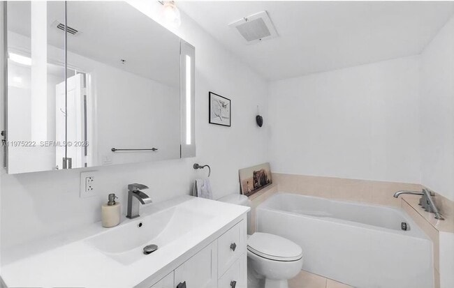 Building Photo - 480 NE 30th St