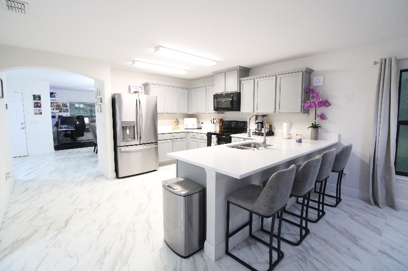 Building Photo - 600 Swallowtail Dr