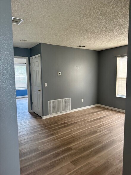 Building Photo - 1645 Anna Catherine Dr