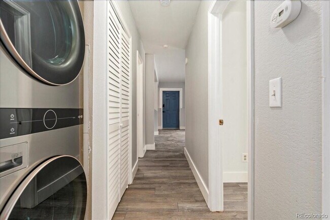 Building Photo - "Charming 2-Bed Condo with Cozy Fireplace in Prime Arvada Location!"