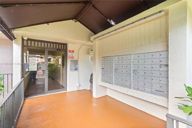 Building Photo - 2701 Riverside Dr