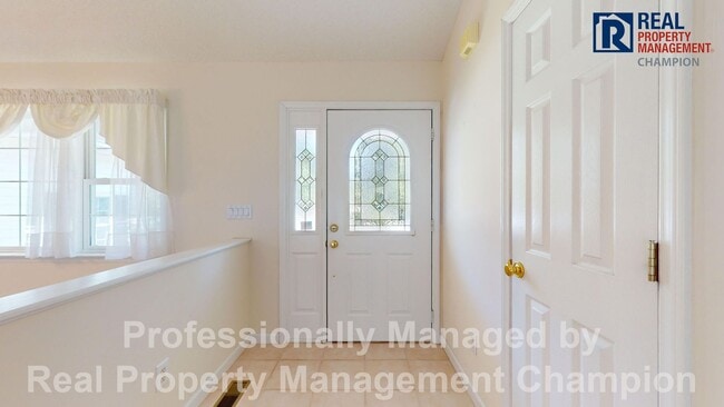 Building Photo - Vintage 3 Bedroom 2 Bathroom in the covete...