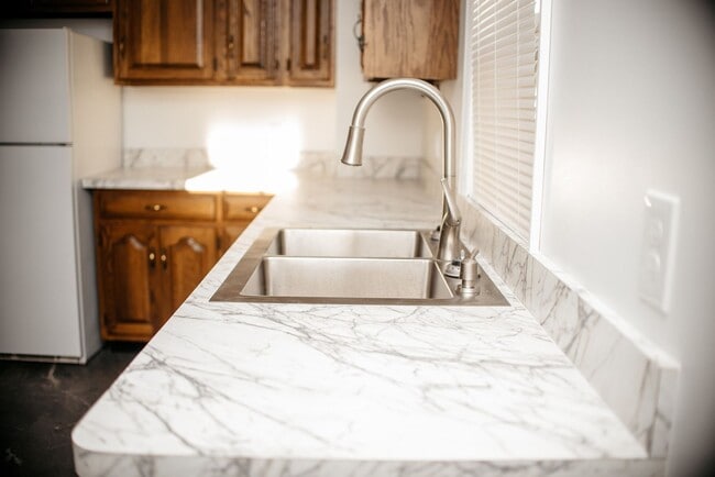 Building Photo - 352 S Catherine St