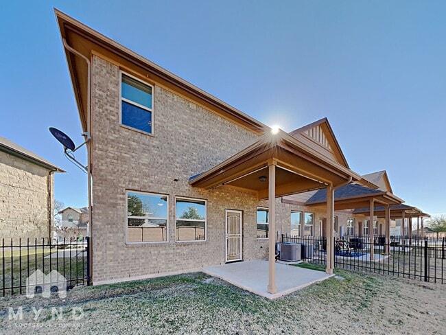 Building Photo - 1001 Zodiac Ln