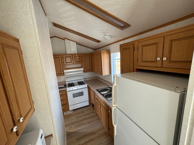 Building Photo - Cozy 1 Bedroom, 1 Bath Tiny Home Oasis in ...