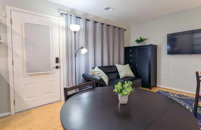 Building Photo - 1102 S Buckingham Rd