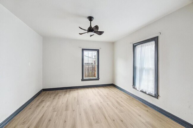 Building Photo - 215 Morrell St