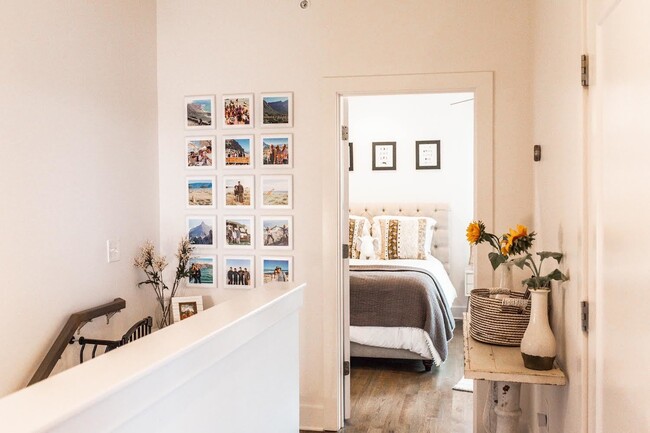 Building Photo - "Charming 3 Bed, 3 1/2 Baths Townhouse in Nashville's Desirable 37204 Neighborhood!" In The Heart...