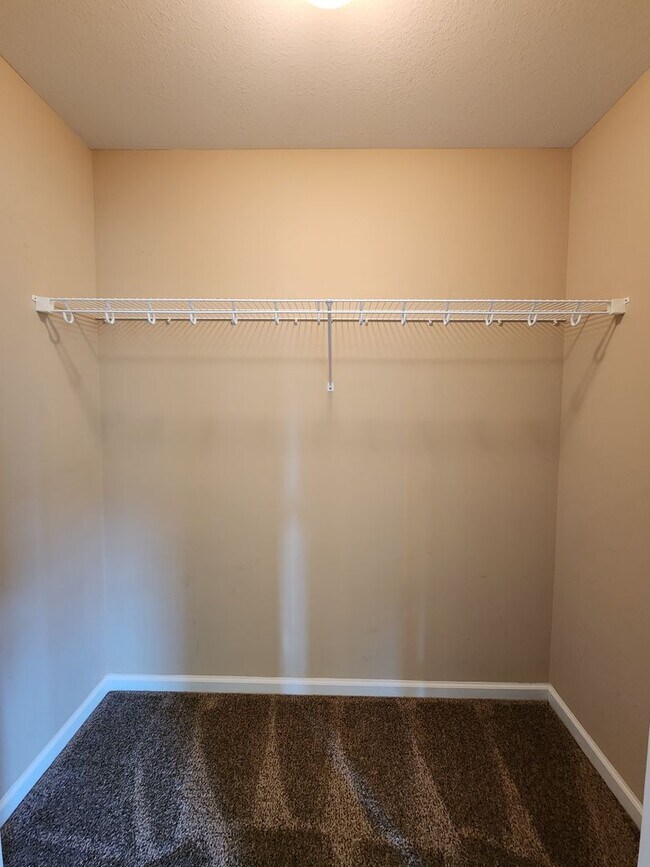 Building Photo - $1650 - 3 Bedroom 2 Bath Ranch Home