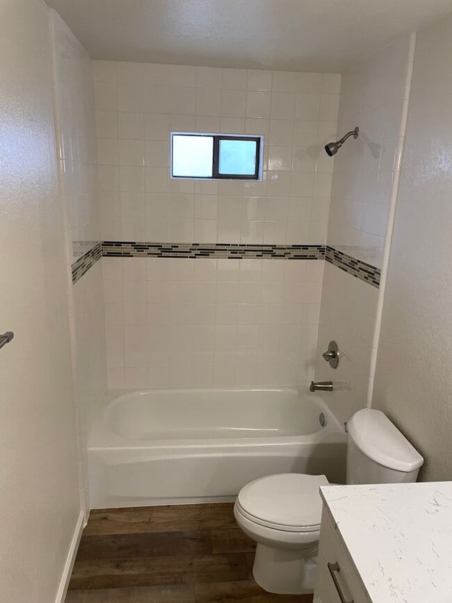 Building Photo - REMODELED DUPLEX CLOSE TO DOWNTOWN IN S. N...