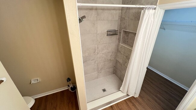 Building Photo - Bright & Spacious 3/2 Home with Huge Yard + Screened Patio — Lawn Care Included!