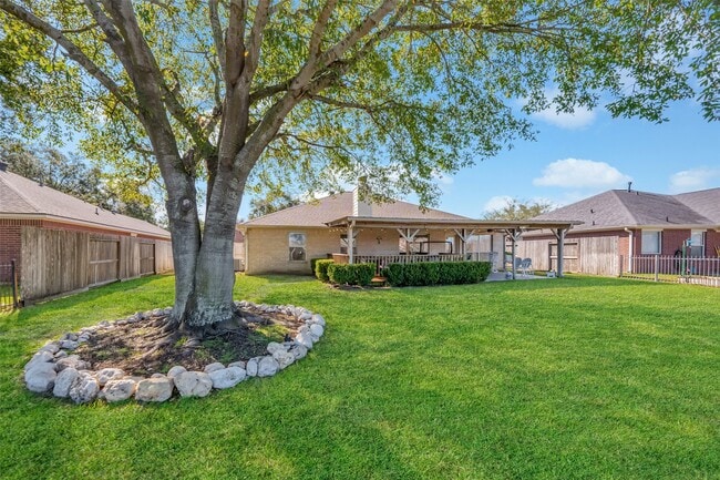 Building Photo - 6210 Fawnlake Dr